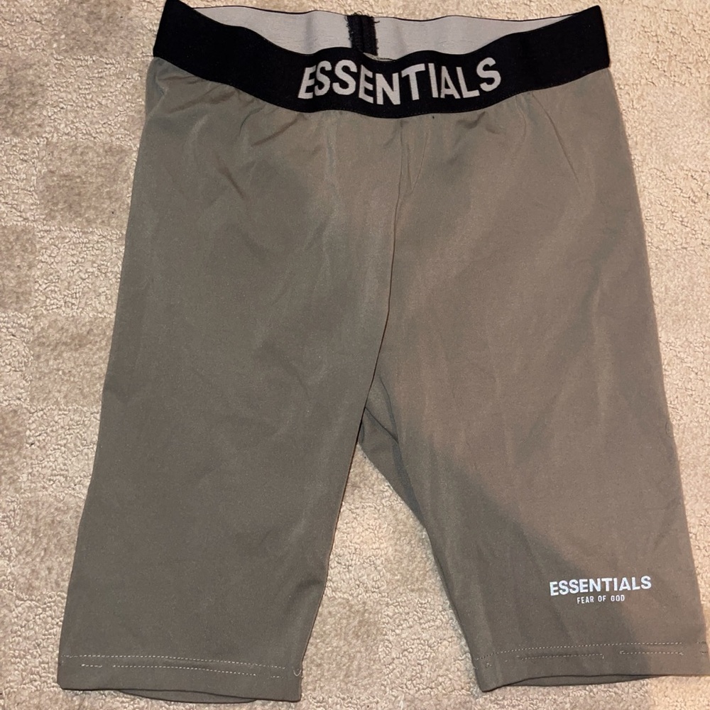 Essentials - Picture 6 of 6